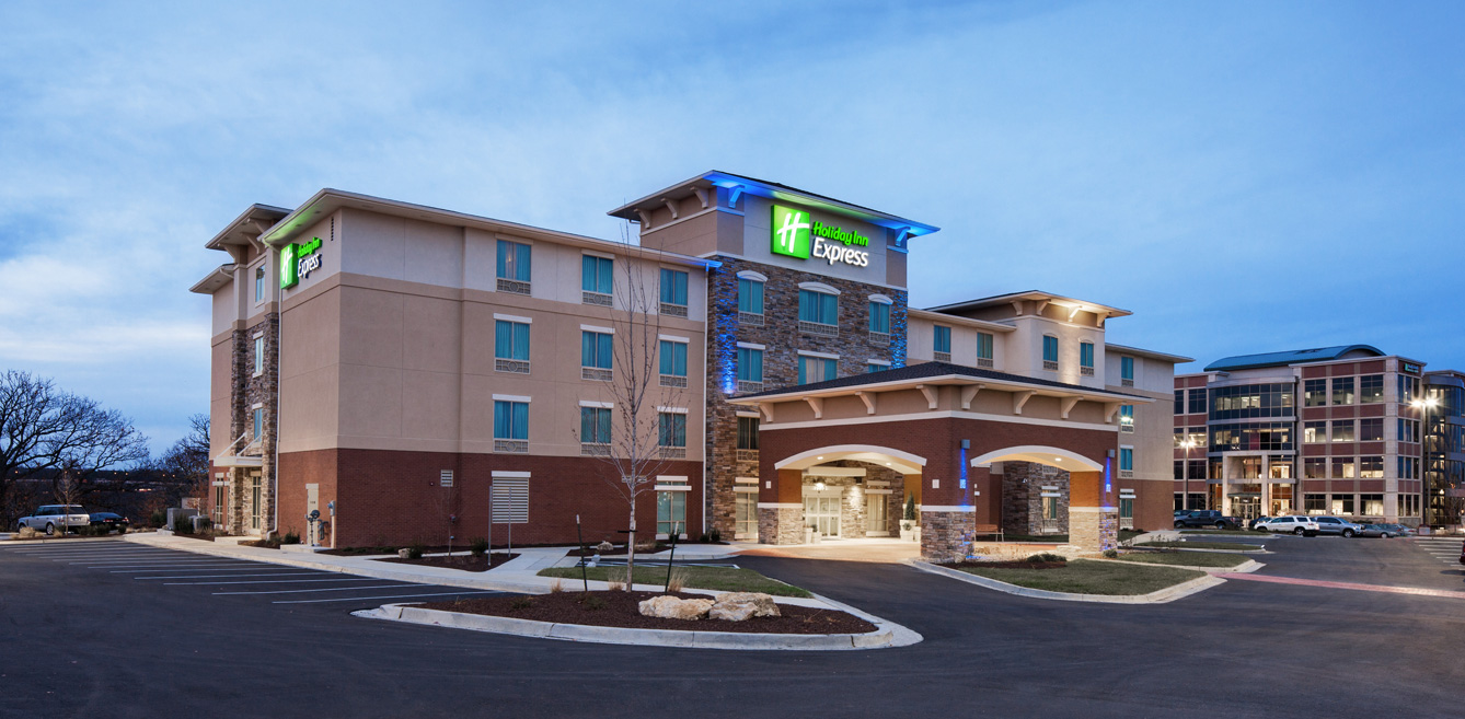 Holiday Inn Express // BRR Architecture